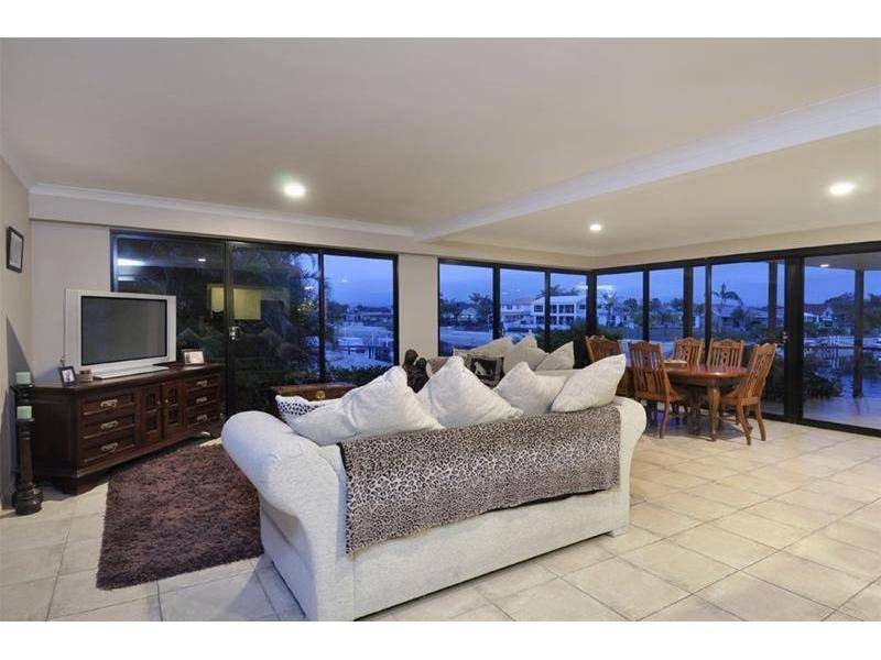 16 Bahia Court, Broadbeach Waters QLD 4218