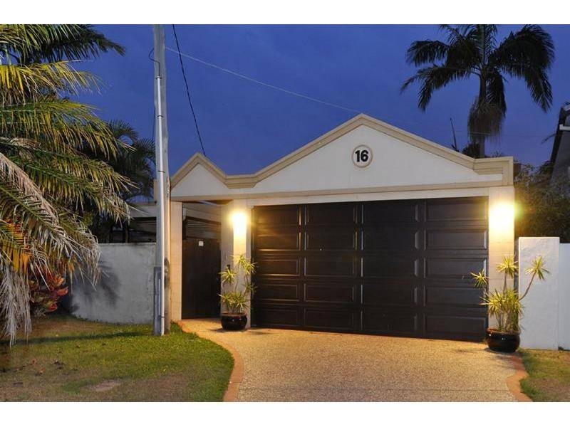 16 Bahia Court, Broadbeach Waters QLD 4218