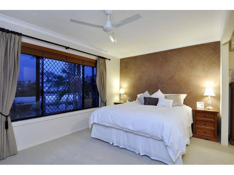 16 Bahia Court, Broadbeach Waters QLD 4218