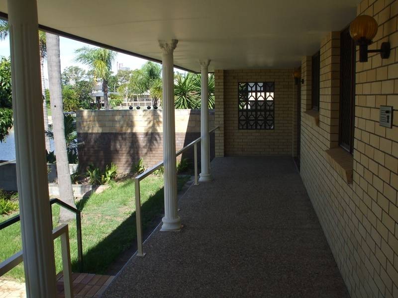 15 Delungra, Broadbeach Waters QLD 4218