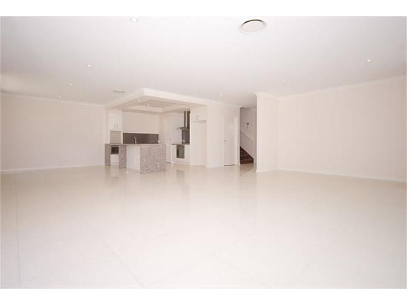 1 & 2/8012 Vista Drive, Benowa QLD 4217