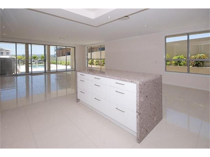 1 & 2/8012 Vista Drive, Benowa QLD 4217