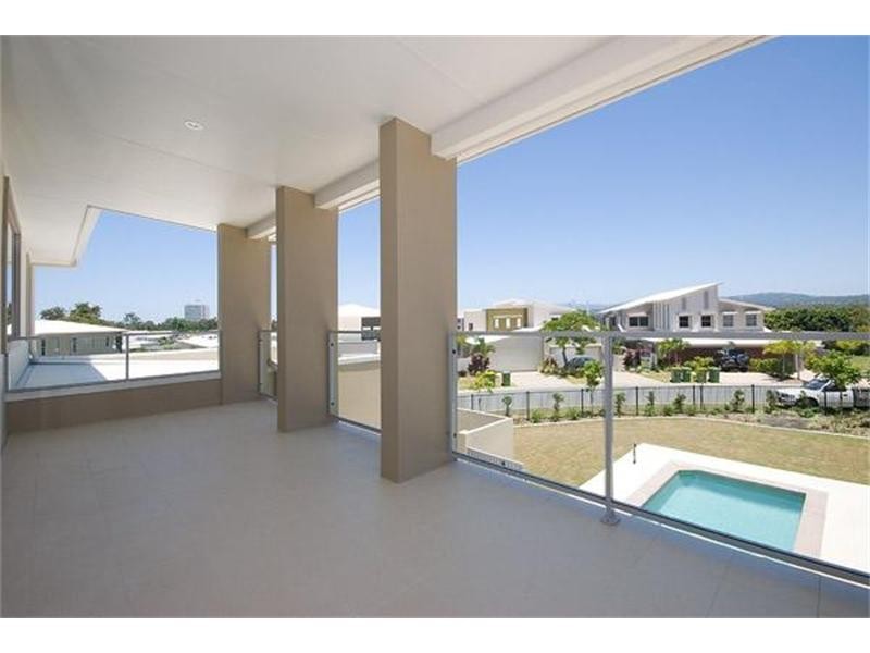 1 & 2/8012 Vista Drive, Benowa QLD 4217