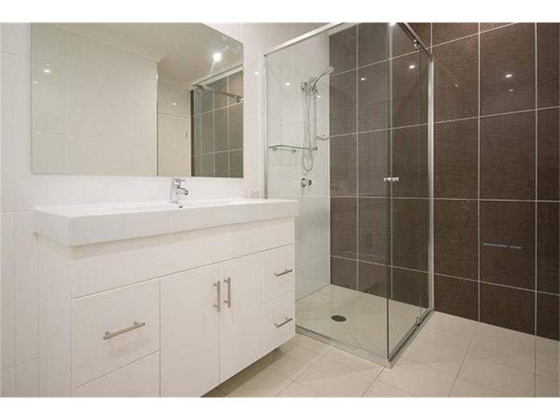 1 & 2/8012 Vista Drive, Benowa QLD 4217