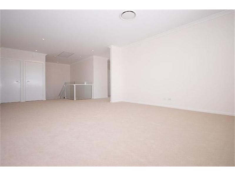 1 & 2/8012 Vista Drive, Benowa QLD 4217