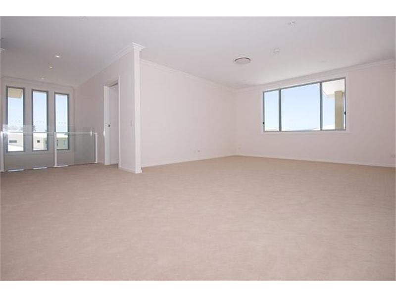 1 & 2/8012 Vista Drive, Benowa QLD 4217