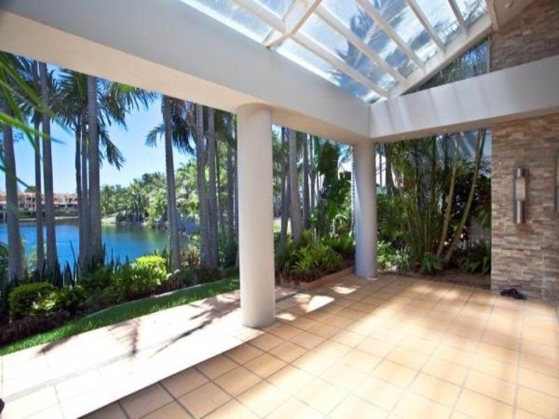 4/125 Santa Cruz Blvde, Clear Island Waters QLD 4226