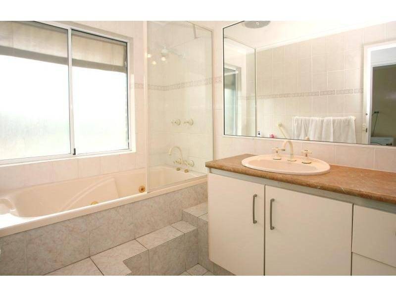 4 Carnoustie Court, Robina QLD 4226