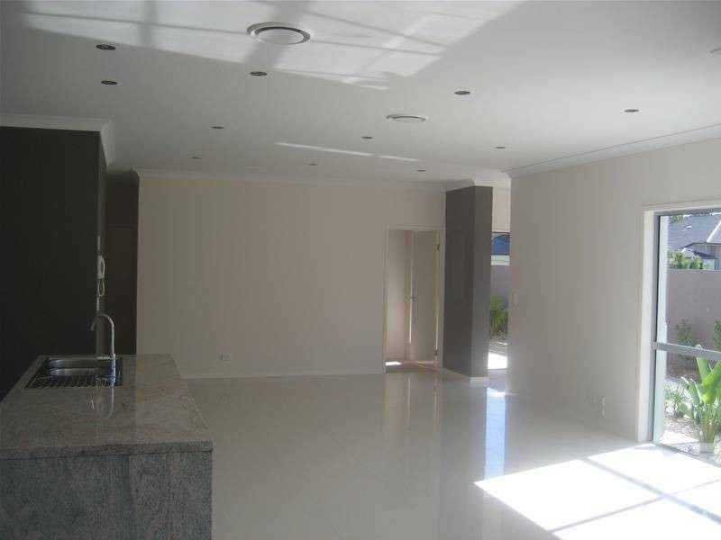 2/30 Heights Drive, Robina QLD 4226