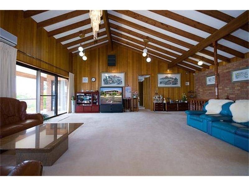 12 Lowanna Court, Mermaid Waters QLD 4218