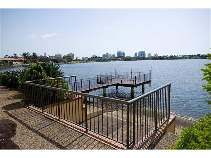 12 Lowanna Court, Mermaid Waters QLD 4218