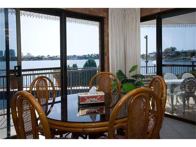 12 Lowanna Court, Mermaid Waters QLD 4218