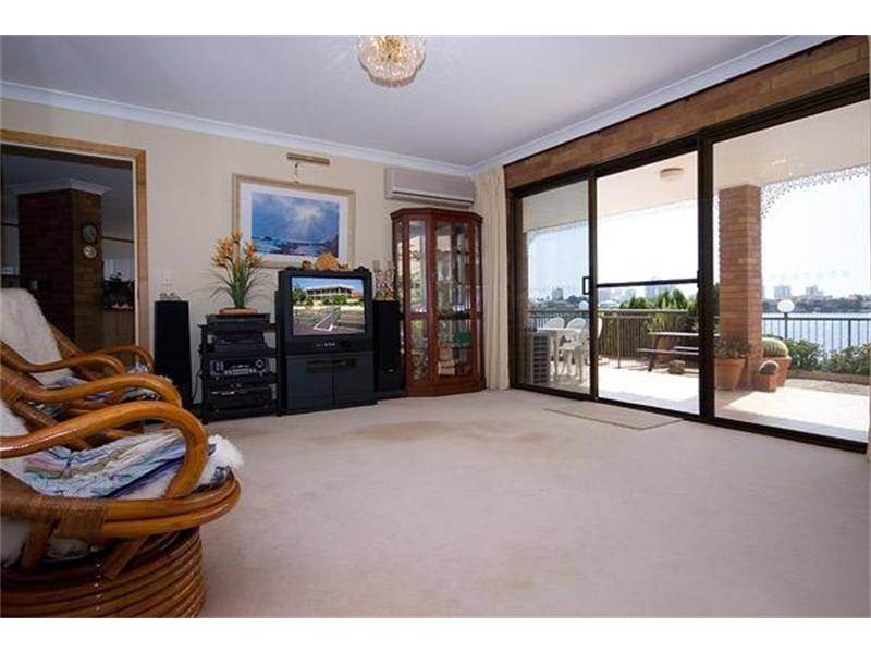12 Lowanna Court, Mermaid Waters QLD 4218