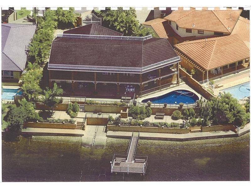 12 Lowanna Court, Mermaid Waters QLD 4218