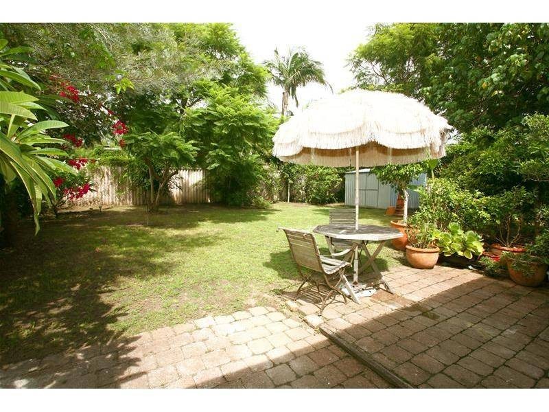 6 Wanderer Avenue, Mermaid Waters QLD 4218