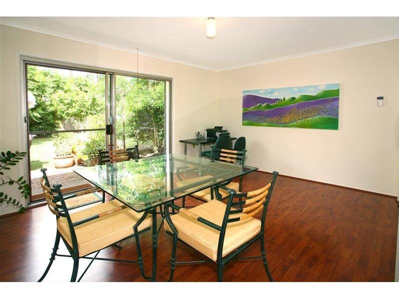 6 Wanderer Avenue, Mermaid Waters QLD 4218