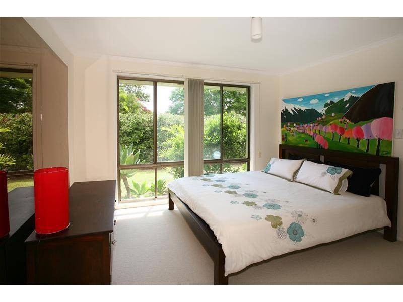6 Wanderer Avenue, Mermaid Waters QLD 4218