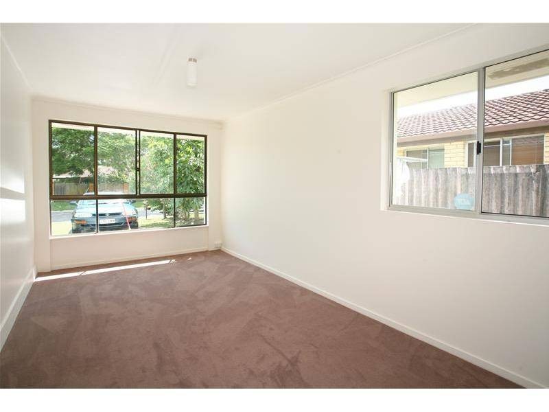 6 Wanderer Avenue, Mermaid Waters QLD 4218