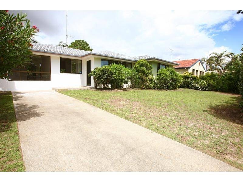 6 Wanderer Avenue, Mermaid Waters QLD 4218