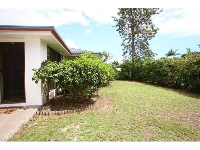 6 Wanderer Avenue, Mermaid Waters QLD 4218
