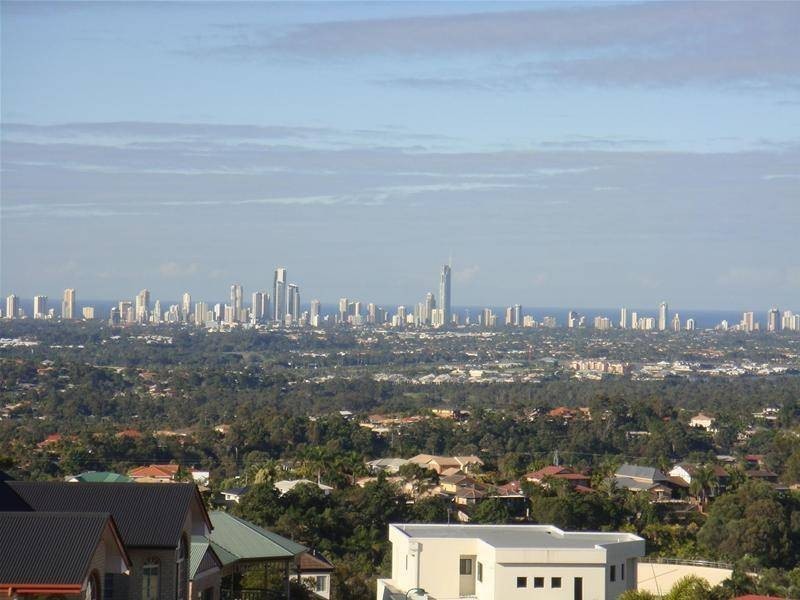 18 Ballah Crescent, Highland Park QLD 4211