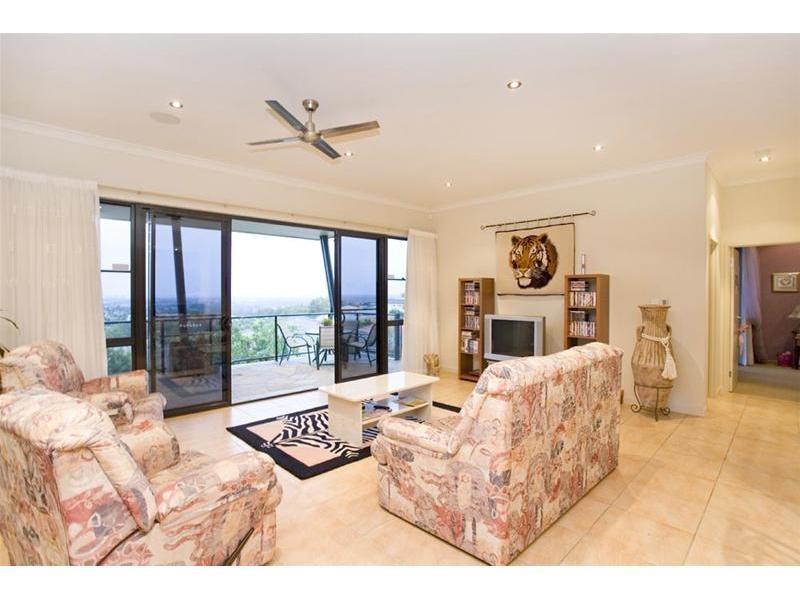 8 Galleria Court, Highland Park QLD 4211