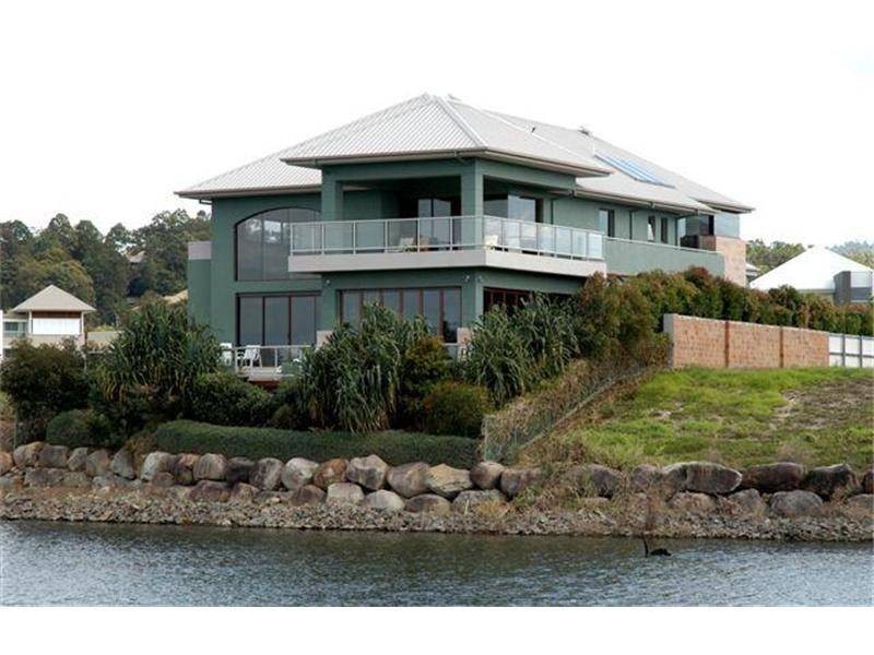 813 Legend Trail, Robina QLD 4226