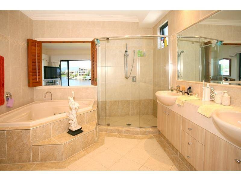 38 Montevideo Drive, Clear Island Waters QLD 4226