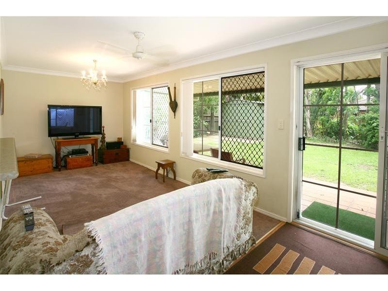 3 Darnay Road, Broadbeach Waters QLD 4218