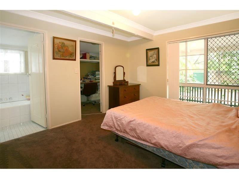 3 Darnay Road, Broadbeach Waters QLD 4218