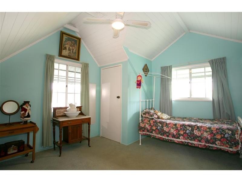3 Darnay Road, Broadbeach Waters QLD 4218