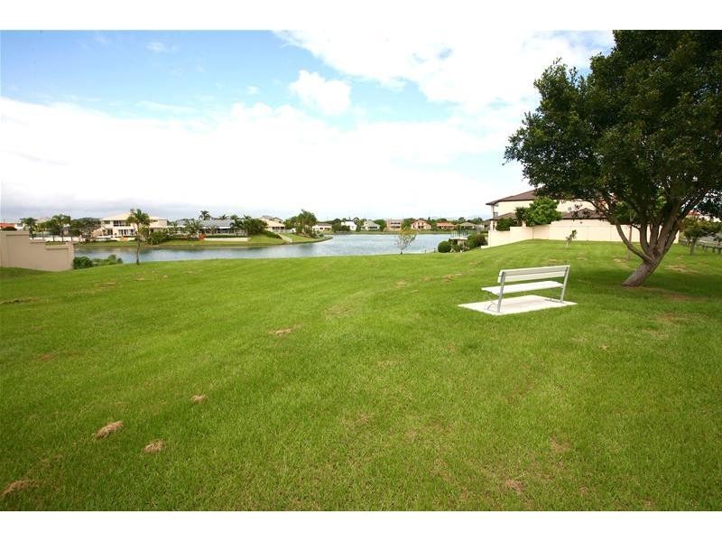 3 Darnay Road, Broadbeach Waters QLD 4218