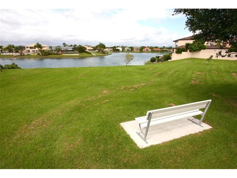 3 Darnay Road, Broadbeach Waters QLD 4218