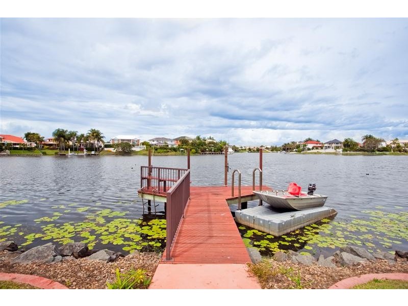 120 Santa Cruz Boulevard, Clear Island Waters QLD 4226