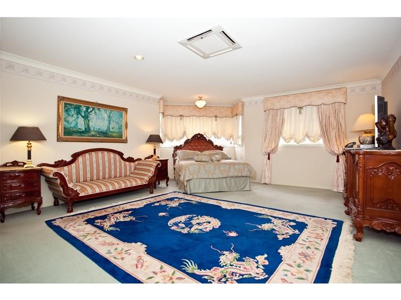 120 Santa Cruz Boulevard, Clear Island Waters QLD 4226