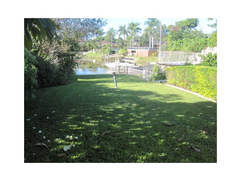 40 Cypress Drive, Broadbeach Waters QLD 4218