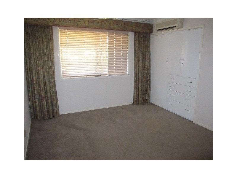 40 Cypress Drive, Broadbeach Waters QLD 4218