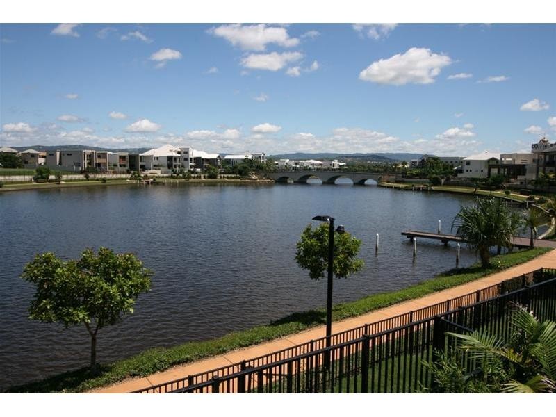 6/5056 Emerald Island Drive, Carrara QLD 4211