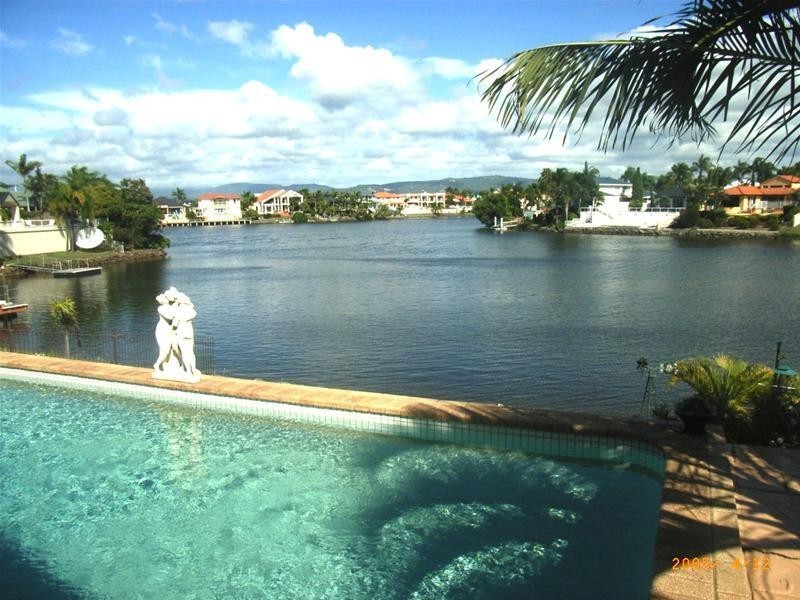 5 Antigua Way, Clear Island Waters QLD 4226
