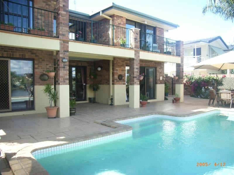 5 Antigua Way, Clear Island Waters QLD 4226