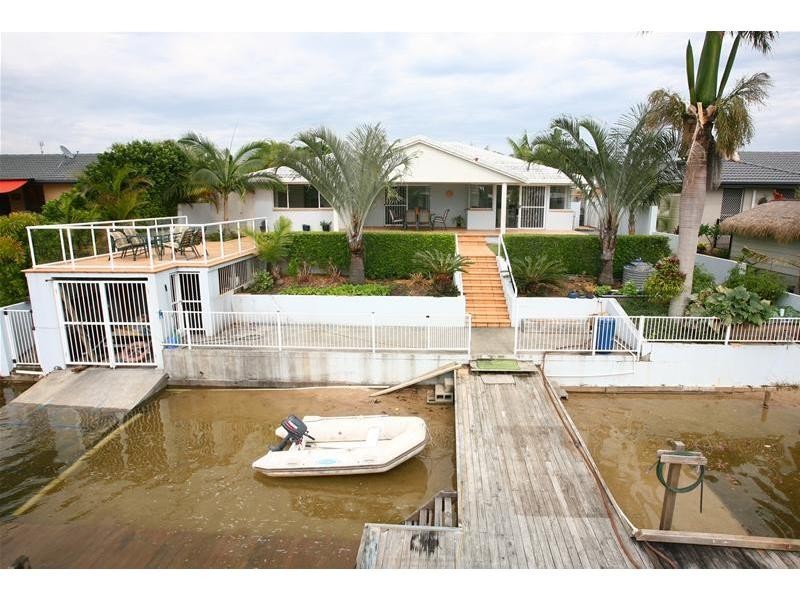 13 Conifer Crescent, Broadbeach Waters QLD 4218