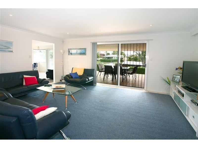 13 Conifer Crescent, Broadbeach Waters QLD 4218
