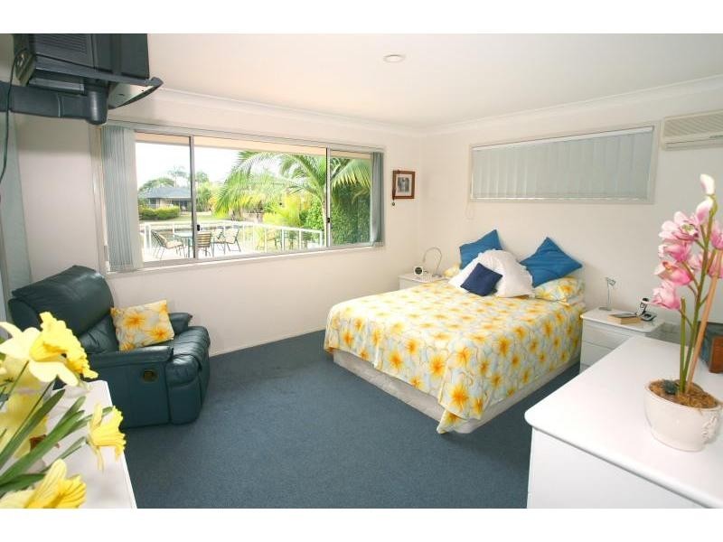 13 Conifer Crescent, Broadbeach Waters QLD 4218