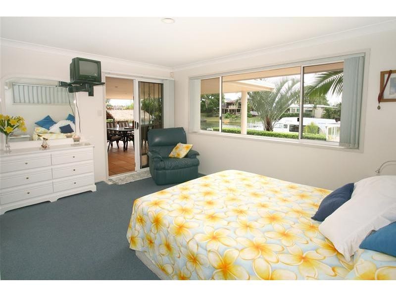 13 Conifer Crescent, Broadbeach Waters QLD 4218