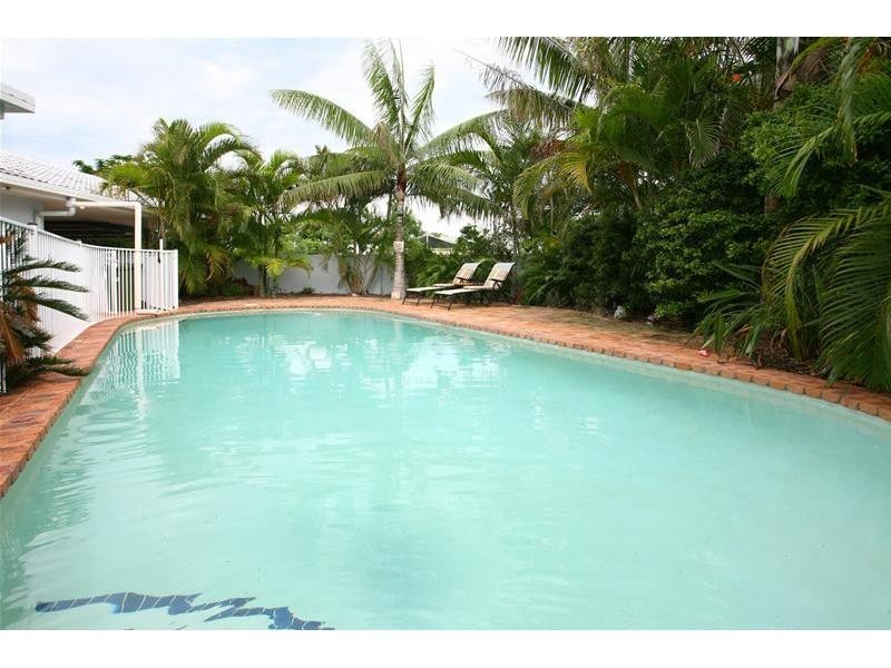 13 Conifer Crescent, Broadbeach Waters QLD 4218