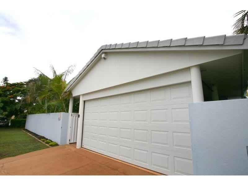 13 Conifer Crescent, Broadbeach Waters QLD 4218