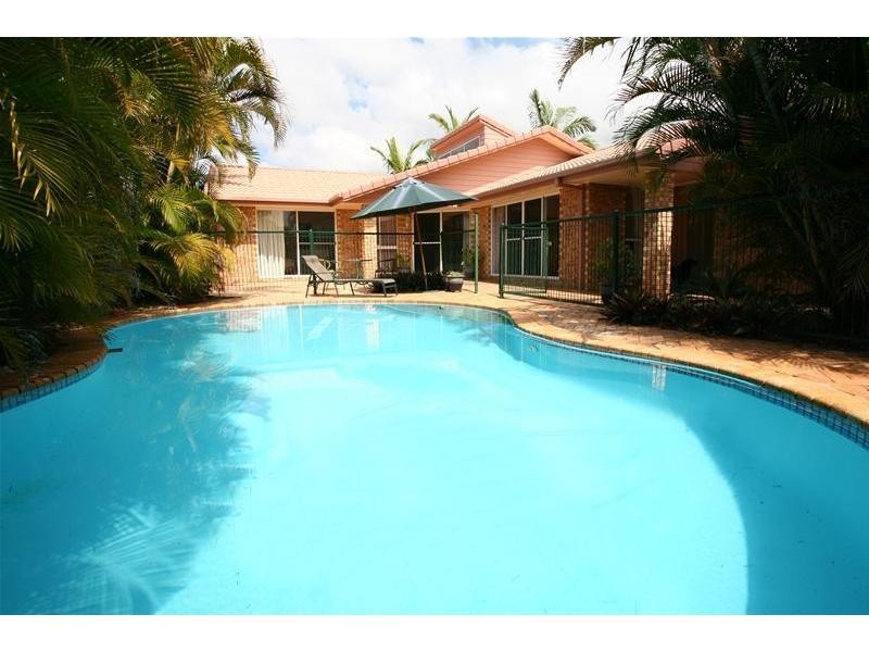 38 Santa Cruz Boulevard, Clear Island Waters QLD 4226