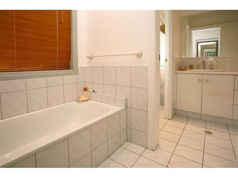 38 Santa Cruz Boulevard, Clear Island Waters QLD 4226