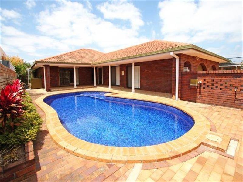 18 Boomerang Crescent, Sorrento QLD 4217