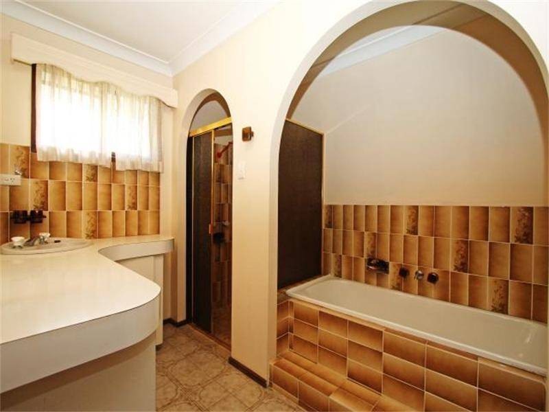 18 Boomerang Crescent, Sorrento QLD 4217